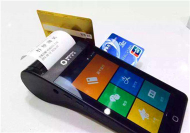 POS機刷卡.jpg POS機刷卡.jpg